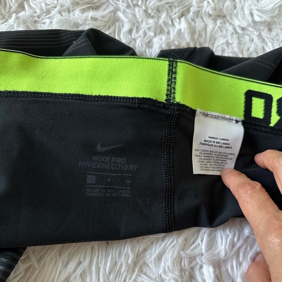 Nike Black Performance Leggings with Elastic Waistband - Picture 12 of 13
